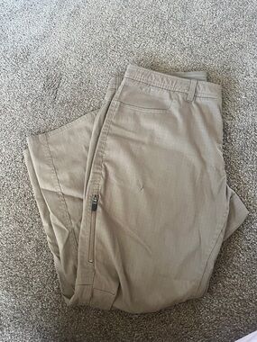 Under Armour Men's Khaki Cargo Pants with Side Zip Pocket